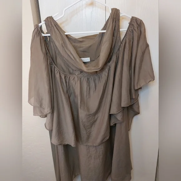 Gabriella Rocha Open Shoulder Cotton & Silk Flowy Top Size Medium Boxy Date Boho - Picture 2 of 13